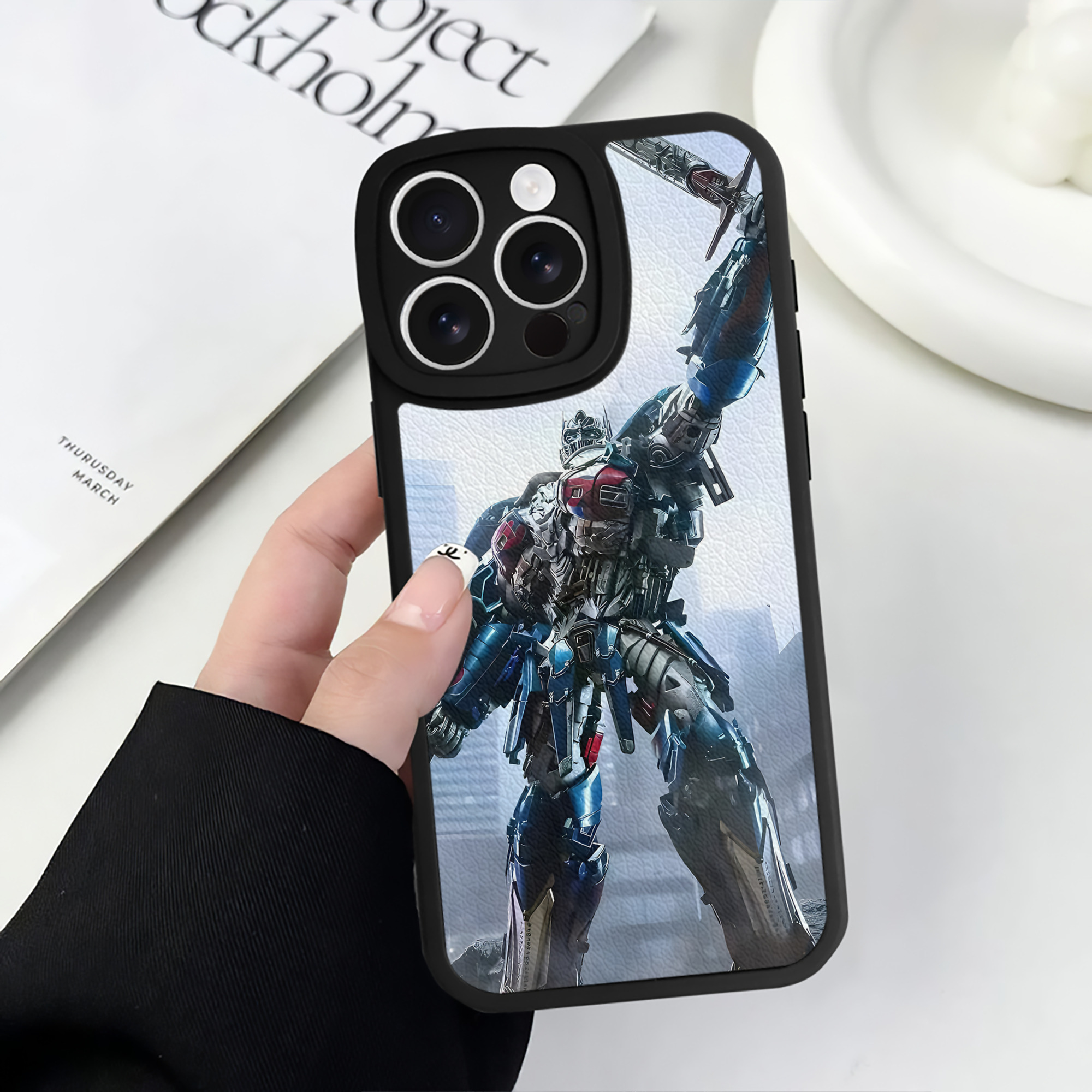 （画像用） Transformers トランスフォーマー 【iPhone 16シリーズ対応】シリコンスマホケース（レザー調） 材質：シリコン